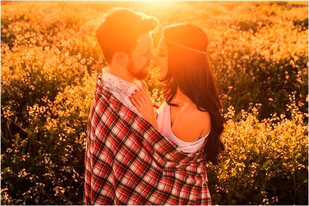 梦回往昔，解析做梦梦见老公找旧情人，自己怀孕的深层含义