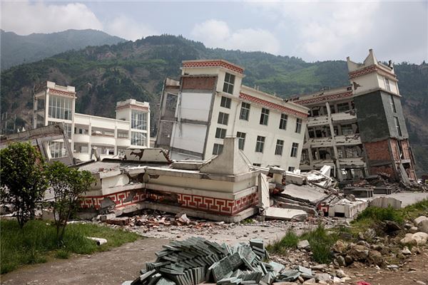  梦见地震代表什么《梦见地震代表什么意思》 周公解梦