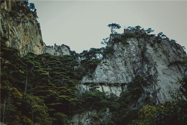  梦见山岩：梦见山岩，自我警醒《梦见山岩倒是什么意思》 周公解梦