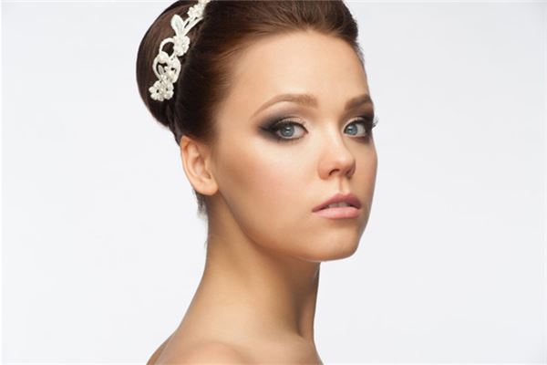 额头低窄面相分析