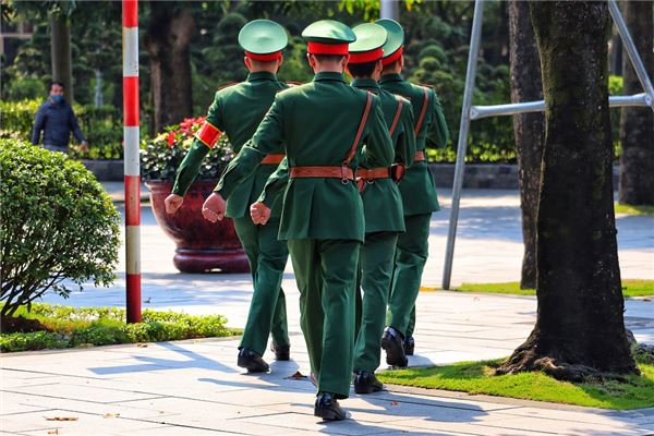  梦见行军：急行前程似锦，慢行噩耗传来《做梦梦到行军》 周公解梦