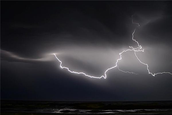 梦见打雷 雷声 梦见打雷 雷声《梦见打雷雷声很响》 周公解梦