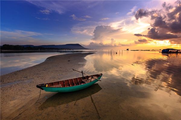  梦见沙海行船《梦见沙海行船什么意思》 周公解梦