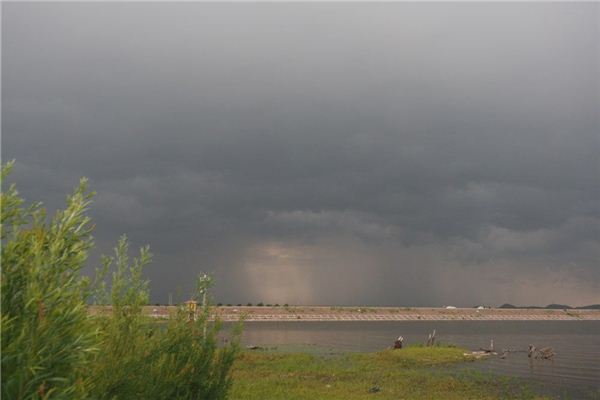 梦见暴风雨之前 梦见暴风雨之前《梦见暴风雨之前的事情》 周公解梦