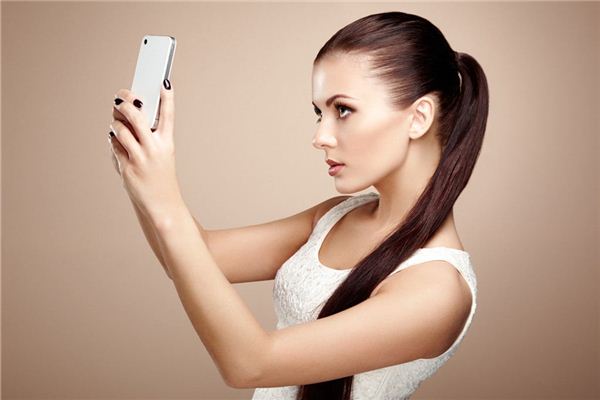 女额头高凸、男耳朵柔美的情侣面相图解