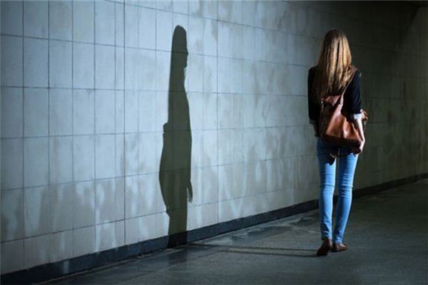 大半夜你会撞鬼吗