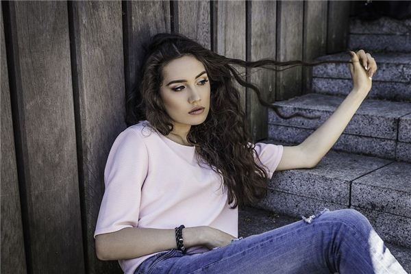 你的脸会吓爆几面镜子