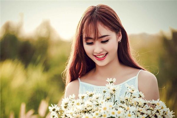 饱满性感的唇型