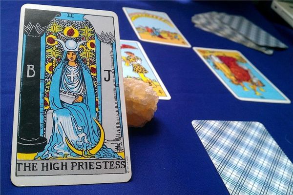 大阿尔克那—2女教皇牌面解析