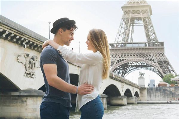 婚后梦见初恋情人是爱情要出轨了吗?