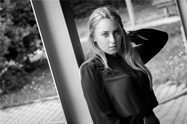 梦里没颜色代表的是受挫的经历