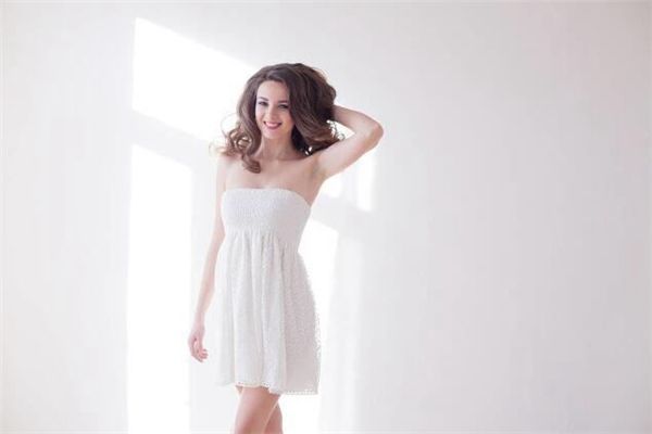 痣的位置与命运图:10、女人脸上的桃花痣大全