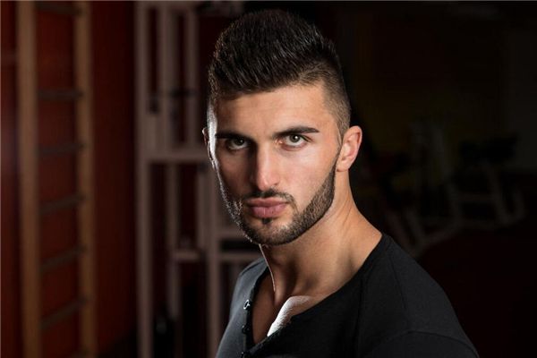 痣的位置与命运图:16、男人脸上的大富大贵痣