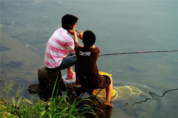  梦见打电话给妈妈《梦见打电话给妈妈,找不到电话号码》 周公解梦