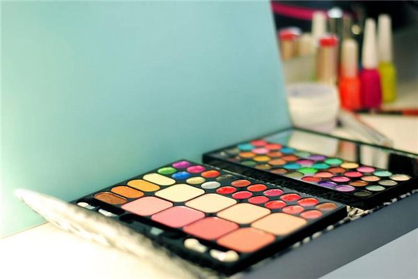 梦见卖化妆品