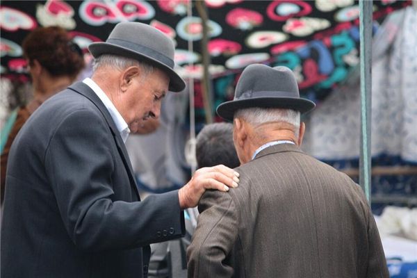 梦见一群老人