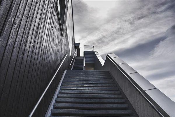 梦见木楼梯