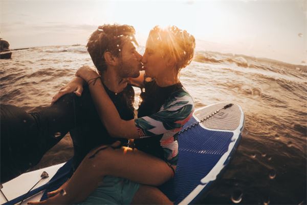梦见老婆和别人接吻