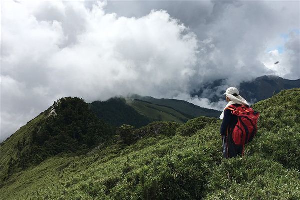 梦见自己爬坡是什么意思 梦见自己爬坡《梦见自己爬坡很艰难,最后还是成功了》 周公解梦