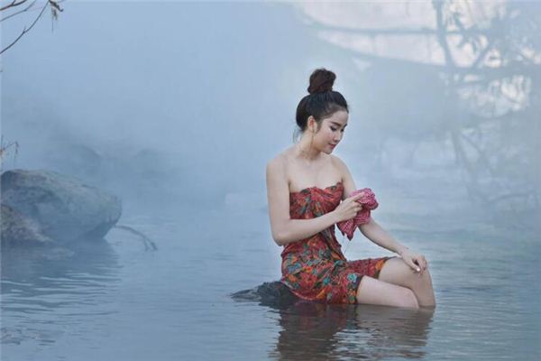 梦见在河里洗澡 梦见在河里洗澡