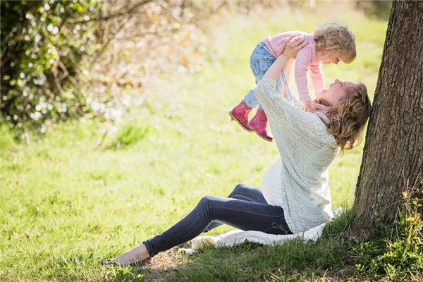 梦到抱小孩 梦到抱小孩