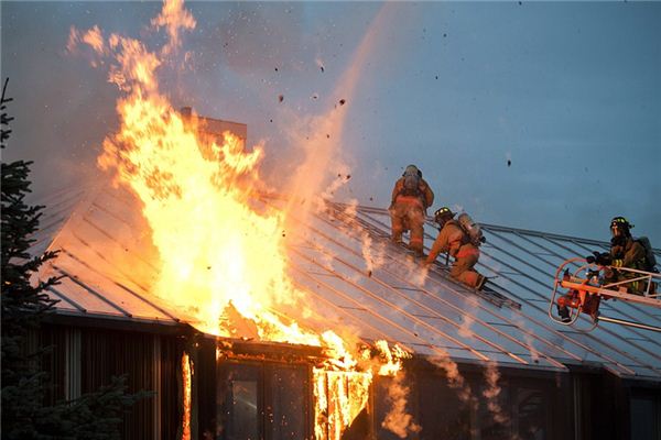 我梦见电话机上着火了(梦见电话起火是什么意思)
