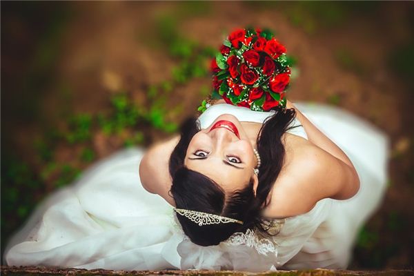 梦见和别人结婚是什么意思 梦见和别人结婚是什么意思