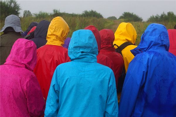 梦见雨衣是什么意思 梦见雨衣《梦见雨衣是什么意思》 周公解梦