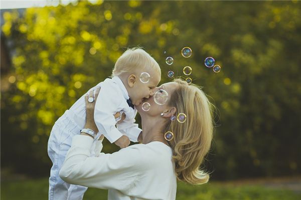 梦见打小孩是什么意思 梦见打小孩《梦见打小孩子是什么预兆》 周公解梦