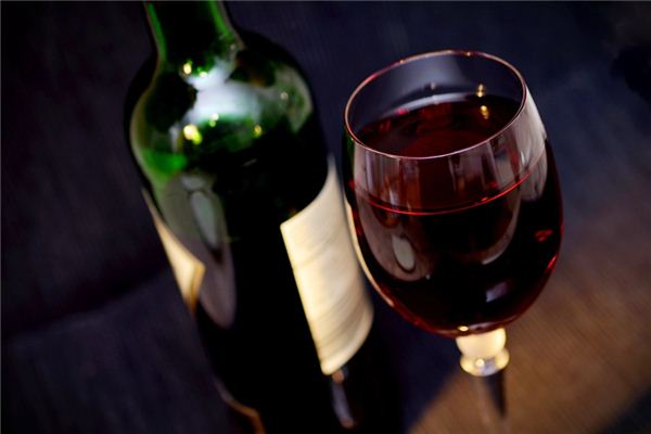 梦见卖酒是什么意思 梦见卖酒《梦见卖酒的是什么预兆》 周公解梦