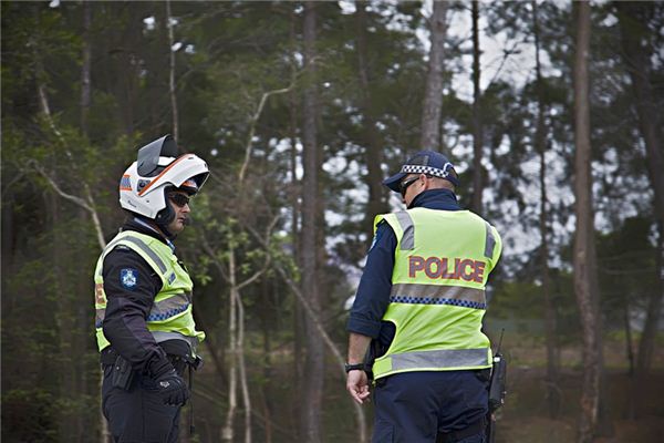 梦见法警是什么意思 梦见法警《梦见法警抓自己》 周公解梦