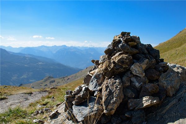 梦见假山是什么意思 梦见假山《梦见假山石头》 测事业运