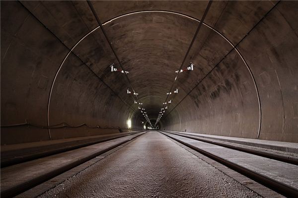 梦见坠道是什么意思 梦见坠道《梦到 坠落》 周公解梦