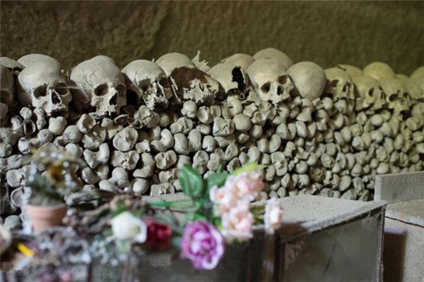 梦见很多死人是什么预兆