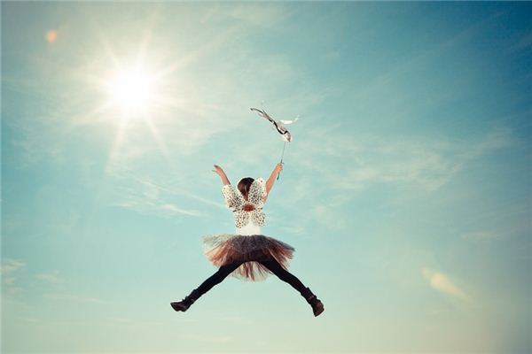 梦见天上飞是什么意思 梦见天上飞是什么意思