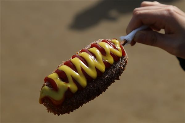 梦见吃东西是什么预兆 梦见吃东西是什么预兆