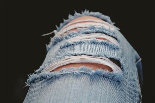 梦见破衣服是什么意思 梦见破衣服是什么意思