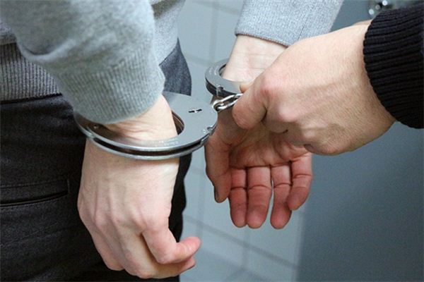 梦见被人抓是什么意思 梦见被人抓是什么意思
