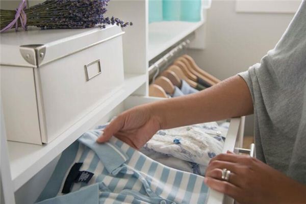 梦见叠衣服是什么意思 梦见叠衣服是什么意思