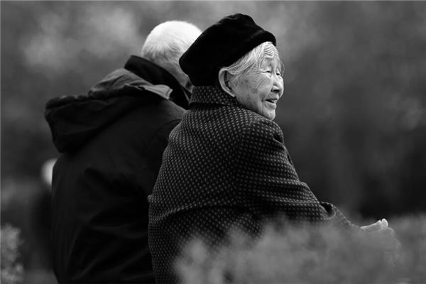 梦中重逢,常梦见去世的奶奶与我共生活,醒来却知已十年离别 梦中重逢,常梦见去世的奶奶与我共生活,醒来却知已十年离别