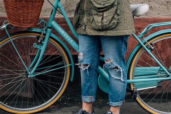 梦见衣服破是什么意思 梦见衣服破是什么意思