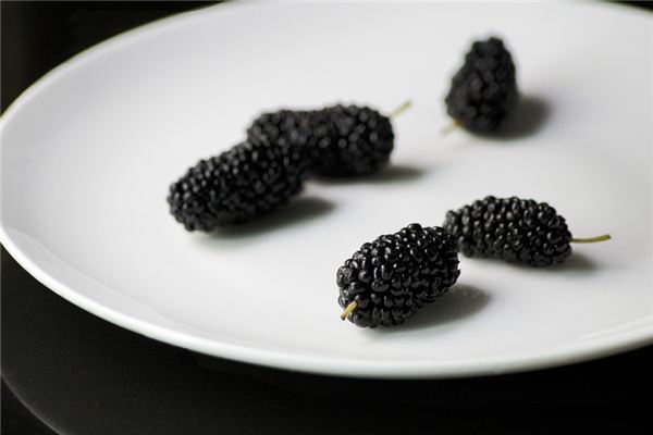 梦见吃桑葚是什么预兆 梦见吃桑葚是什么预兆