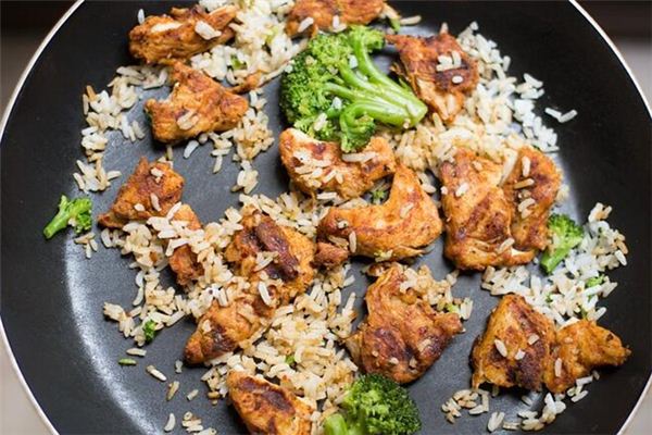 梦见吃剩饭是什么意思 梦见吃剩饭是什么意思
