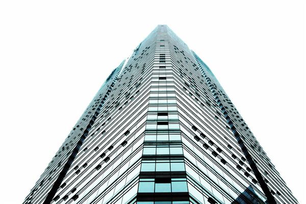 梦见爬高楼是什么意思 梦见爬高楼是什么意思