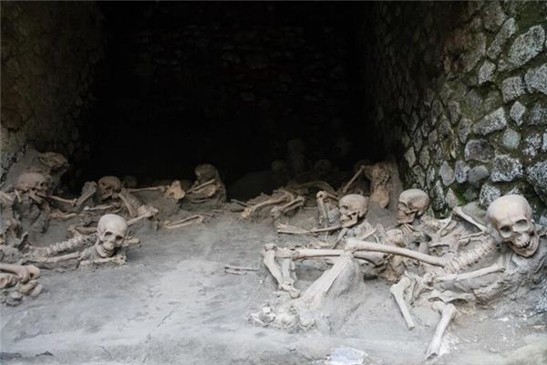 梦见很多人死了