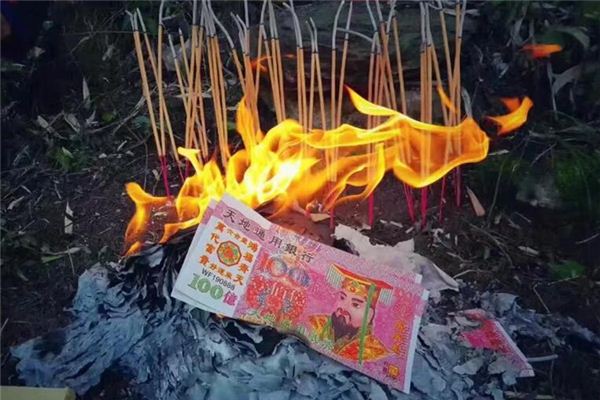 梦到给死去的亲人烧纸
