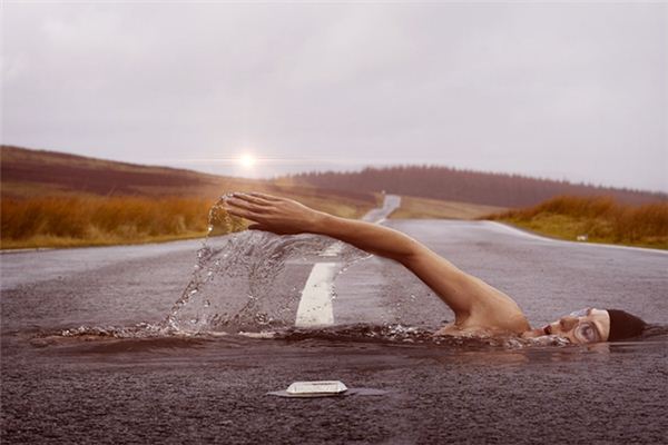 梦到地上有水 梦到地上有水