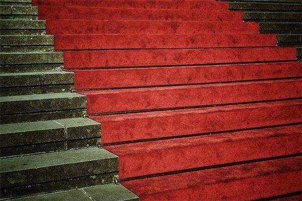 梦见红地毯是什么意思 梦见红地毯是什么意思