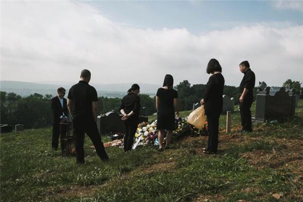 梦见死亲人是什么意思 梦见死亲人是什么意思