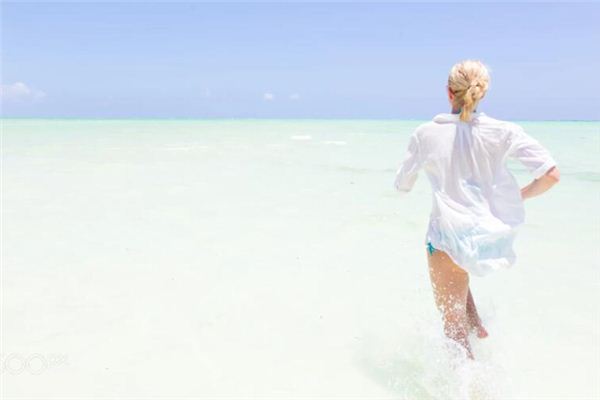 梦见白衬衫是什么意思 梦见白衬衫是什么意思